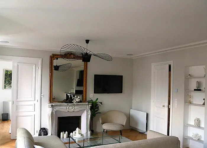 Le Ciel De Paris - Montparnasse & Jardin Du LuxembourgBed and Breakfast